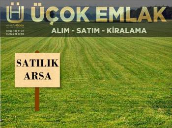 AFYON ÜÇOK EMLAKTAN SÜLÜN DE YOL ÜZERİ SATILIK İMARLI ARSA