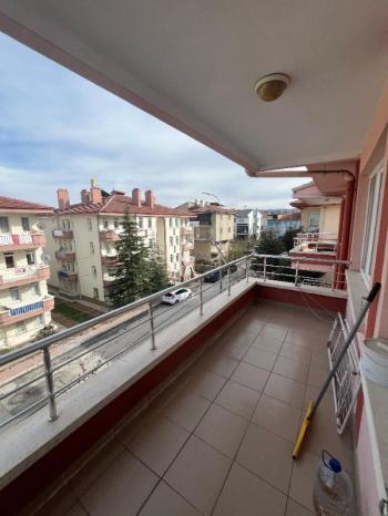 AFYON ÜÇOK EMLAKTAN FATİH MAHALLESİNDE SATILIK TEMİZ 3+1 DAİRE 