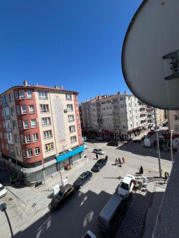 AFYON ÜÇOK EMLAKTAN DUMLUPINAR MAH KİRALIK 2+1 ARAKAT DAİRE