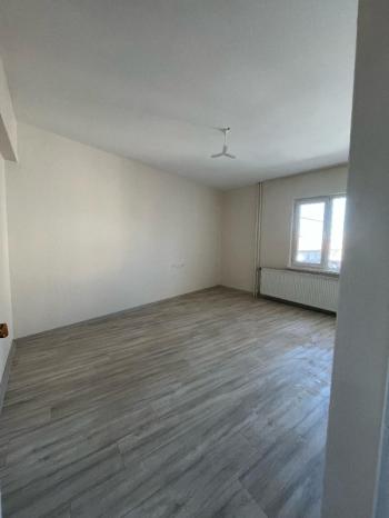 AFYON ÜÇOK EMLAKTAN DUMLUPINAR MAH KİRALIK 2+1 ARAKAT DAİRE