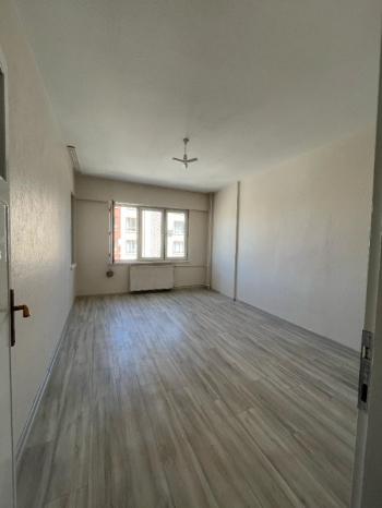AFYON ÜÇOK EMLAKTAN DUMLUPINAR MAH KİRALIK 2+1 ARAKAT DAİRE