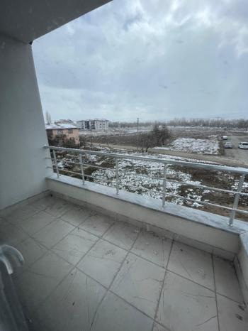 AFYON ÜÇOK EMLAKTAN MAREŞAL DE KİRALIK 2+1 ARAKAT SIFIR AYARINDA LÜX DAİRE