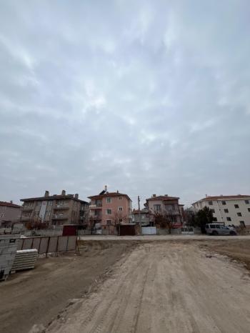 AFYON ÜÇOK EMLAKTAN VEYSEL KARANİ MAH KİRALIK 100M DÜKKAN