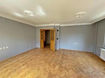 AFYON ÜÇOK EMLAKTAN İSTİKLAL MAH KİRALIK 3+1 ARAKAT DAİRE