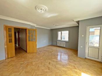 AFYON ÜÇOK EMLAKTAN İSTİKLAL MAH KİRALIK 3+1 ARAKAT DAİRE