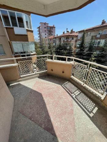 AFYON ÜÇOK EMLAKTAN İSTİKLAL MAH KİRALIK 3+1 ARAKAT DAİRE