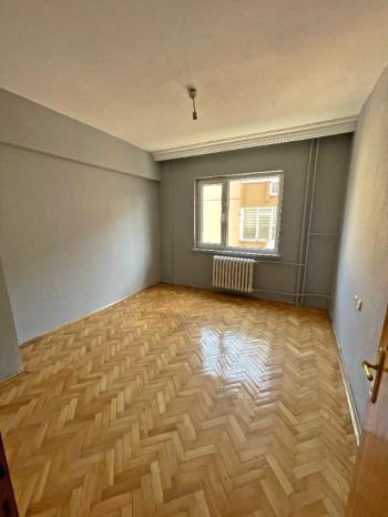 AFYON ÜÇOK EMLAKTAN İSTİKLAL MAH KİRALIK 3+1 ARAKAT DAİRE