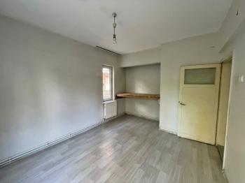 AFYON ÜÇOK EMLAKTAN CUMHURİYET  MAH DA KİRALIK 2+1 BAKIMLI DAİRE 
