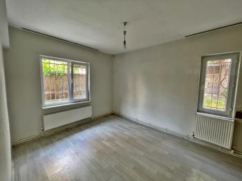 AFYON ÜÇOK EMLAKTAN CUMHURİYET  MAH DA KİRALIK 2+1 BAKIMLI DAİRE 