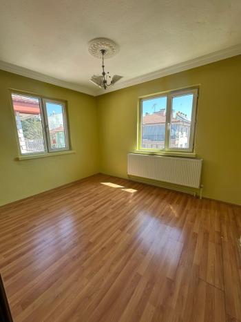 AFYON ÜÇOK EMLAKTAN MAREŞAL F ÇAKMAK MAH KİRALIK 2+1 DAİRE