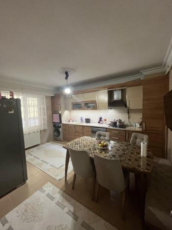 AFYON ÜÇOK EMLAKTAN İSTİKLAL MAH SATILIK 3+1 TEMİZ BAKIMLI DAİRE