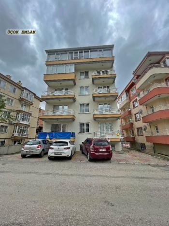 AFYON ÜÇOK EMLAKTAN GÜVENEVLER MAH KİRALIK 2+1 BAKIMLI GENİŞ DAİRE