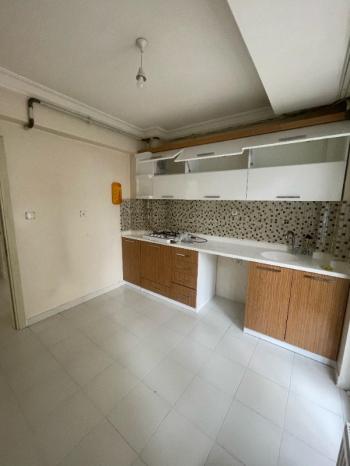 AFYON ÜÇOK EMLAKTAN GÜVENEVLER MAH KİRALIK 2+1 BAKIMLI GENİŞ DAİRE