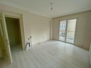 AFYON ÜÇOK EMLAKTAN GÜVENEVLER MAH KİRALIK 2+1 BAKIMLI GENİŞ DAİRE