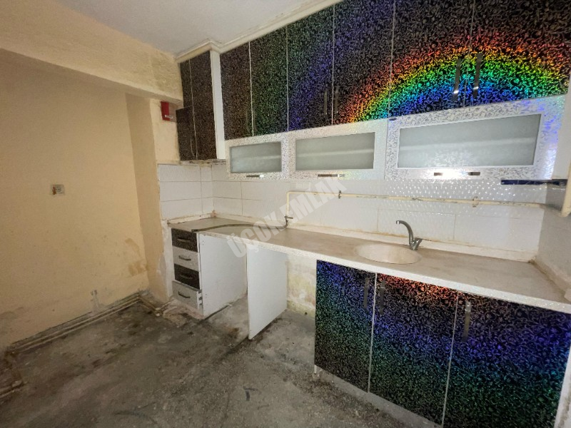 AFYON ÜÇOK EMLAKTAN CUMHURİYET MAH 3+1 DAİRE 