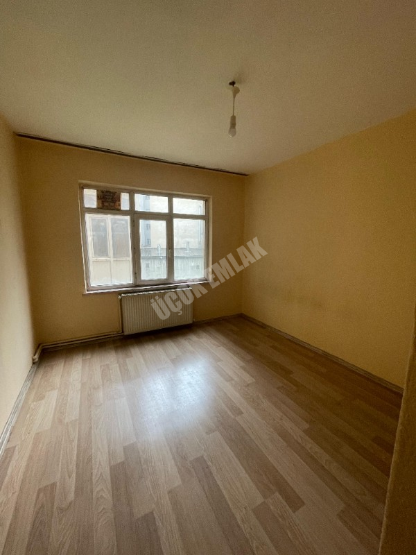 AFYON ÜÇOK EMLAKTAN CUMHURİYET MAH 3+1 DAİRE 