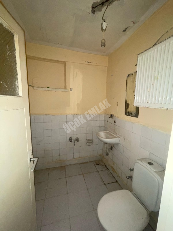 AFYON ÜÇOK EMLAKTAN CUMHURİYET MAH 3+1 DAİRE 