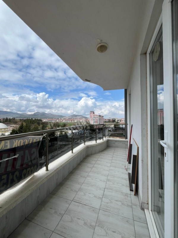 AFYON ÜÇOK EMLAKTAN ALİ İHSAN PAŞA MAH SATILIK LÜKS 3+1 DAİRE