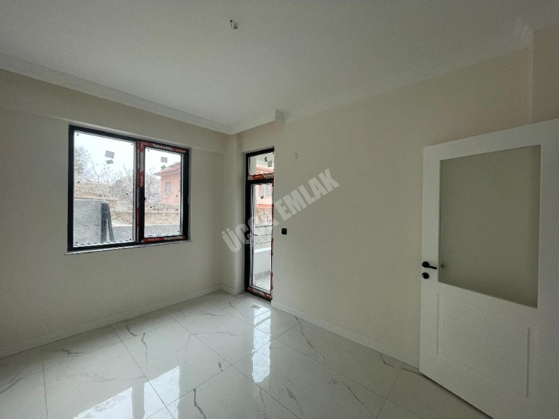 AFYON ÜÇOK EMLAKTAN YARENLER MAH SATILK 3+1 SIFIR DAİRE 