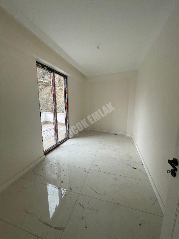 AFYON ÜÇOK EMLAKTAN YARENLER MAH SATILK 3+1 SIFIR DAİRE 