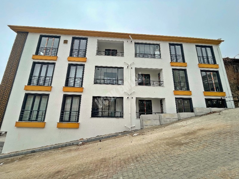 AFYON ÜÇOK EMLAKTAN YARENLER MAH SATILK 3+1 SIFIR DAİRE 