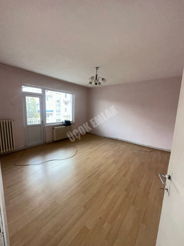 AFYON ÜÇOK EMLAKTAN HARBİŞ GAZİ MAHALLESİNDE 3+1 SATILIK DAİRE 