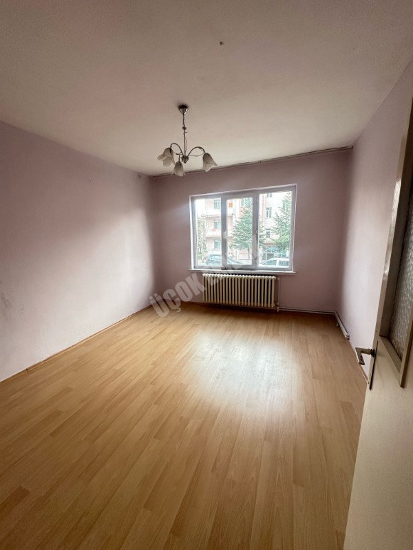 AFYON ÜÇOK EMLAKTAN HARBİŞ GAZİ MAHALLESİNDE 3+1 SATILIK DAİRE 