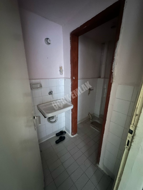 AFYON ÜÇOK EMLAKTAN HARBİŞ GAZİ MAHALLESİNDE 3+1 SATILIK DAİRE 