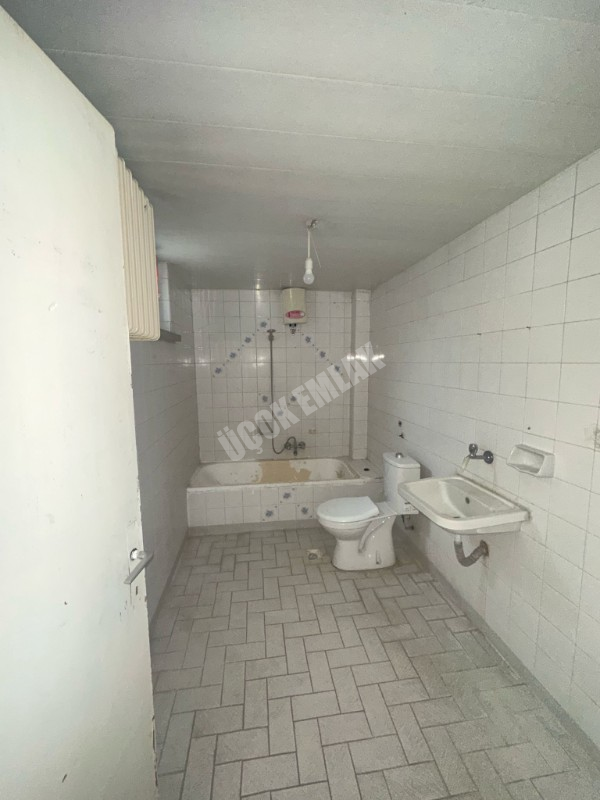 AFYON ÜÇOK EMLAKTAN HARBİŞ GAZİ MAHALLESİNDE 3+1 SATILIK DAİRE 