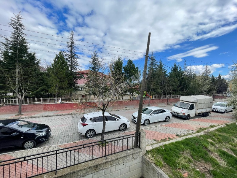 AFYON ÜÇOK EMLAKTAN ESENTEPE MAH KİRALIK 3+1 ARAKAT DAİRE 