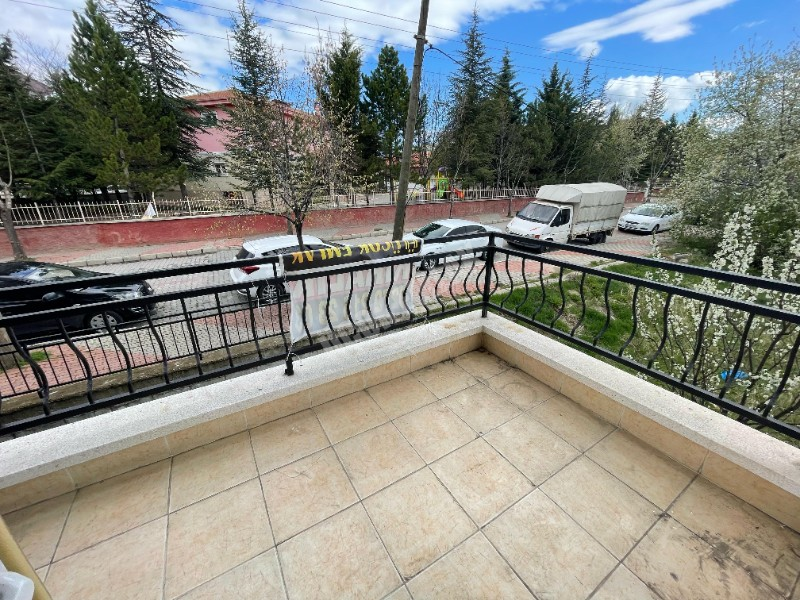 AFYON ÜÇOK EMLAKTAN ESENTEPE MAH KİRALIK 3+1 ARAKAT DAİRE 
