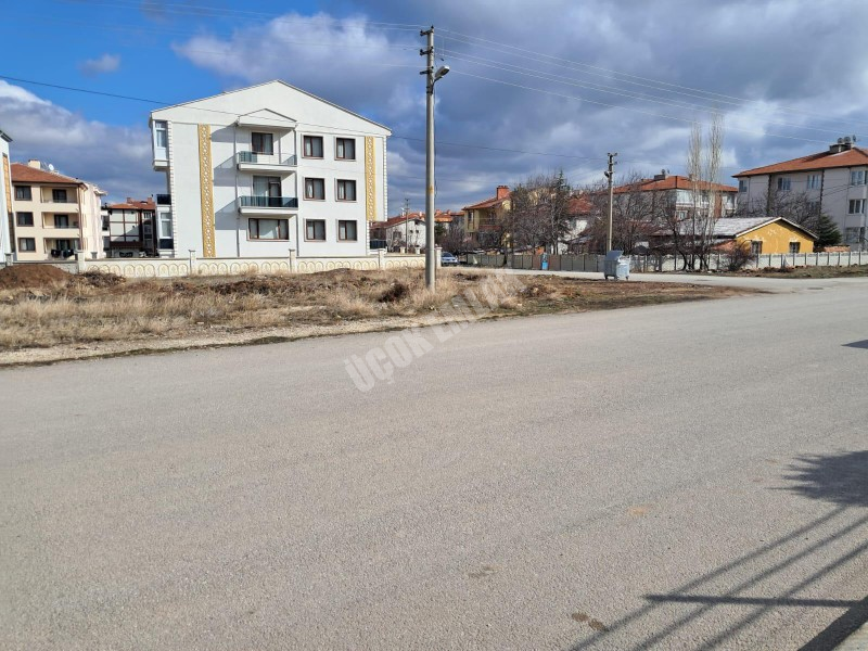 AFYON ÜÇOK EMLAKTAN KANLICA MAH SATILIK YOL ÜZERİ 232M² ARSA