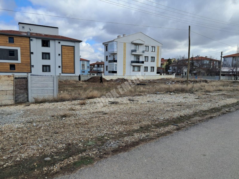 AFYON ÜÇOK EMLAKTAN KANLICA MAH SATILIK YOL ÜZERİ 232M² ARSA