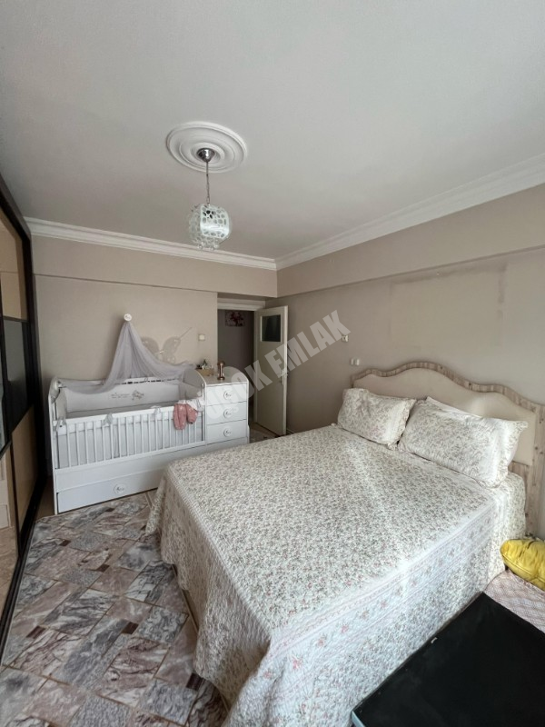 AFYON ÜÇOK EMLAKTAN CUMHURİYET  MAH DA SATILIK 3+1 DAİRE