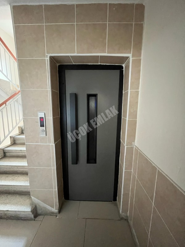 AFYON ÜÇOK EMLAKTAN CUMHURİYET  MAH DA SATILIK 3+1 DAİRE