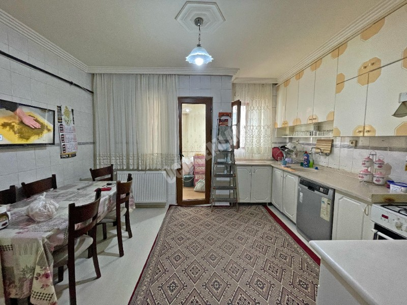 AFYON ÜÇOK EMLAKTAN HARBİŞ KOCATEPE MAH SATILIK TEMİZ BAKIMLI 3+1 DAİRE