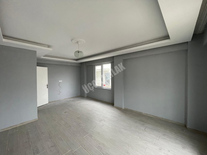 AFYON ÜÇOK EMLAKTAN MAREŞAL F ÇAKMAK MAH SATILIK 3 YAŞINDA 3+1 DAİRE