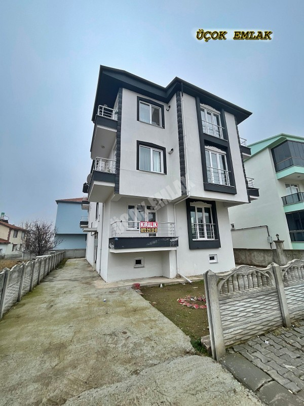AFYON ÜÇOK EMLAKTAN MAREŞAL F ÇAKMAK MAH KİRALIK 3 YAŞ 3+1 DAİRE