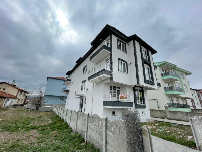 AFYON ÜÇOK EMLAKTAN MAREŞAL F ÇAKMAK MAH KİRALIK 3 YAŞ 3+1 DAİRE