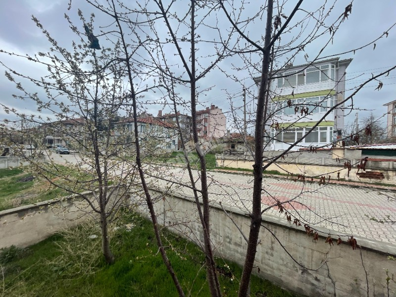 AFYON ÜÇOK EMLAKTAN ESENTEPE MAH SATILIK 2+1 KÖŞE KONUM DAİRE