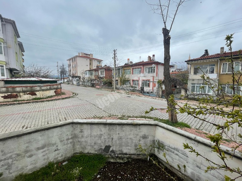 AFYON ÜÇOK EMLAKTAN ESENTEPE MAH SATILIK 2+1 KÖŞE KONUM DAİRE