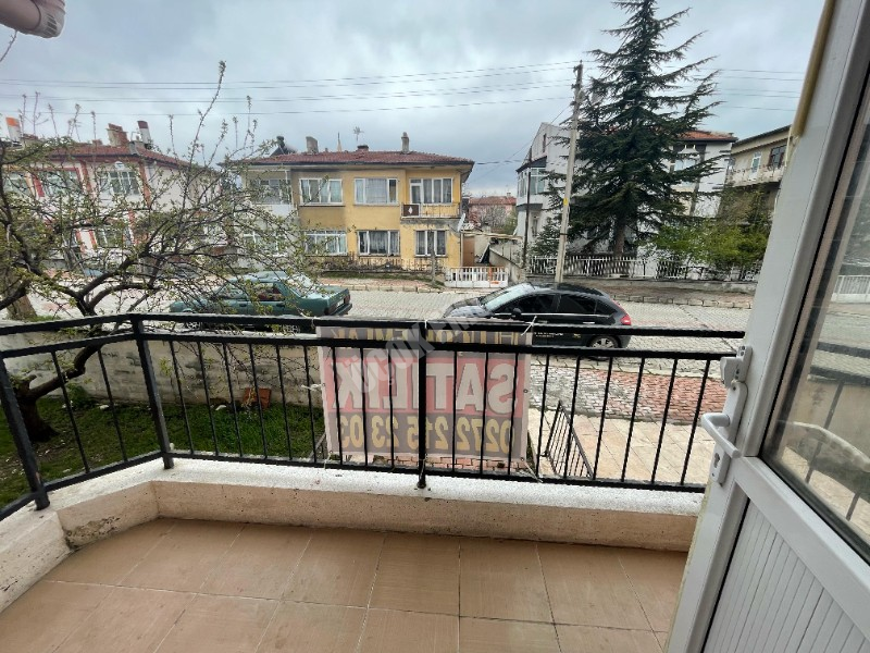 AFYON ÜÇOK EMLAKTAN ESENTEPE MAH SATILIK 2+1 KÖŞE KONUM DAİRE