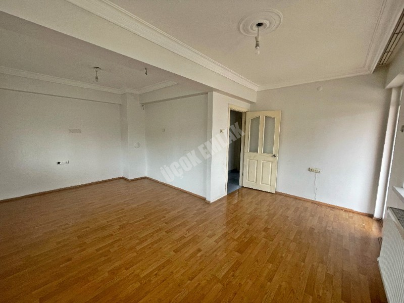 AFYON ÜÇOK EMLAKTAN ESENTEPE MAH SATILIK 2+1 KÖŞE KONUM DAİRE