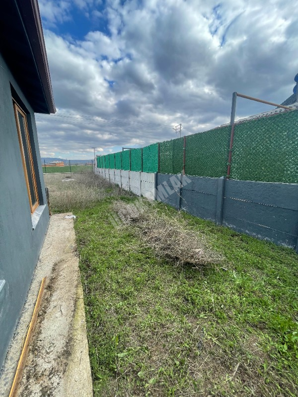 AFYON ÜÇOK EMLAKTAN SALAR KSB KONYAYOLU CİVARI 319M² ARSA İÇİNDE 1+1 HOBİ EVİ