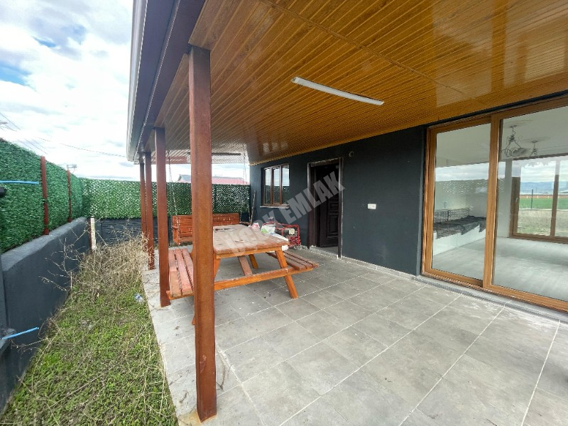 AFYON ÜÇOK EMLAKTAN SALAR KSB KONYAYOLU CİVARI 319M² ARSA İÇİNDE 1+1 HOBİ EVİ