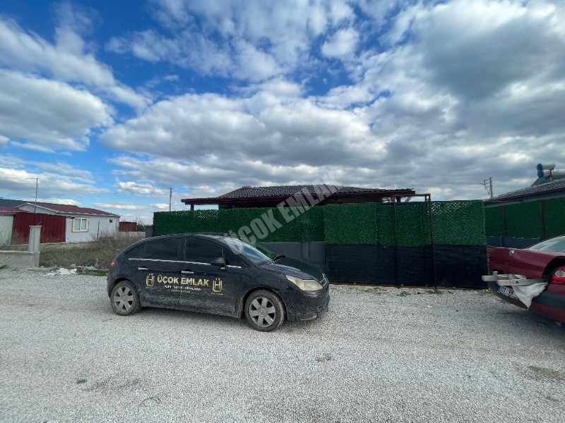 AFYON ÜÇOK EMLAKTAN SALAR KSB KONYAYOLU CİVARI 319M² ARSA İÇİNDE 1+1 HOBİ EVİ