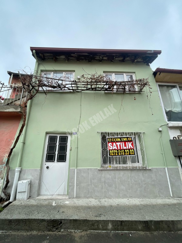 AFYON ÜÇOK EMLAKTAN YUNUS EMRE MAH DA SATILIK 2+1 MÜSTAKİL EV