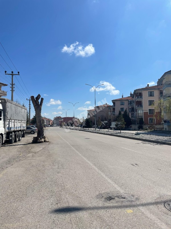 AFYON ÜÇOK EMLAKTAN MAREŞAL F ÇAKMAK MAH SATILIK KÖŞE 3+1 DAİRE