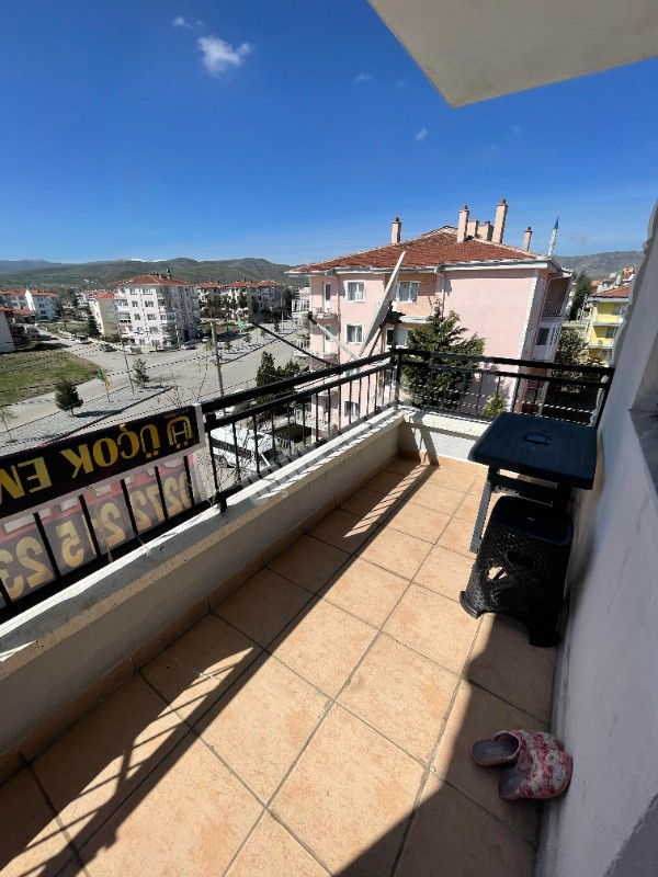 AFYON ÜÇOK EMLAKTAN MAREŞAL F ÇAKMAK MAH SATILIK KÖŞE 3+1 DAİRE