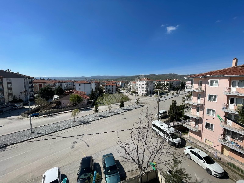 AFYON ÜÇOK EMLAKTAN MAREŞAL F ÇAKMAK MAH SATILIK KÖŞE 3+1 DAİRE